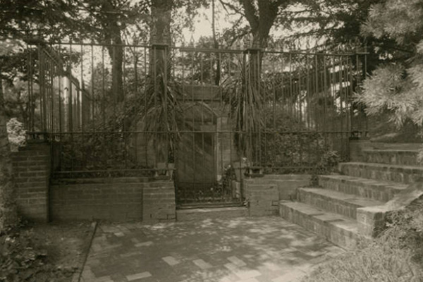 Old Tomb Historic Image